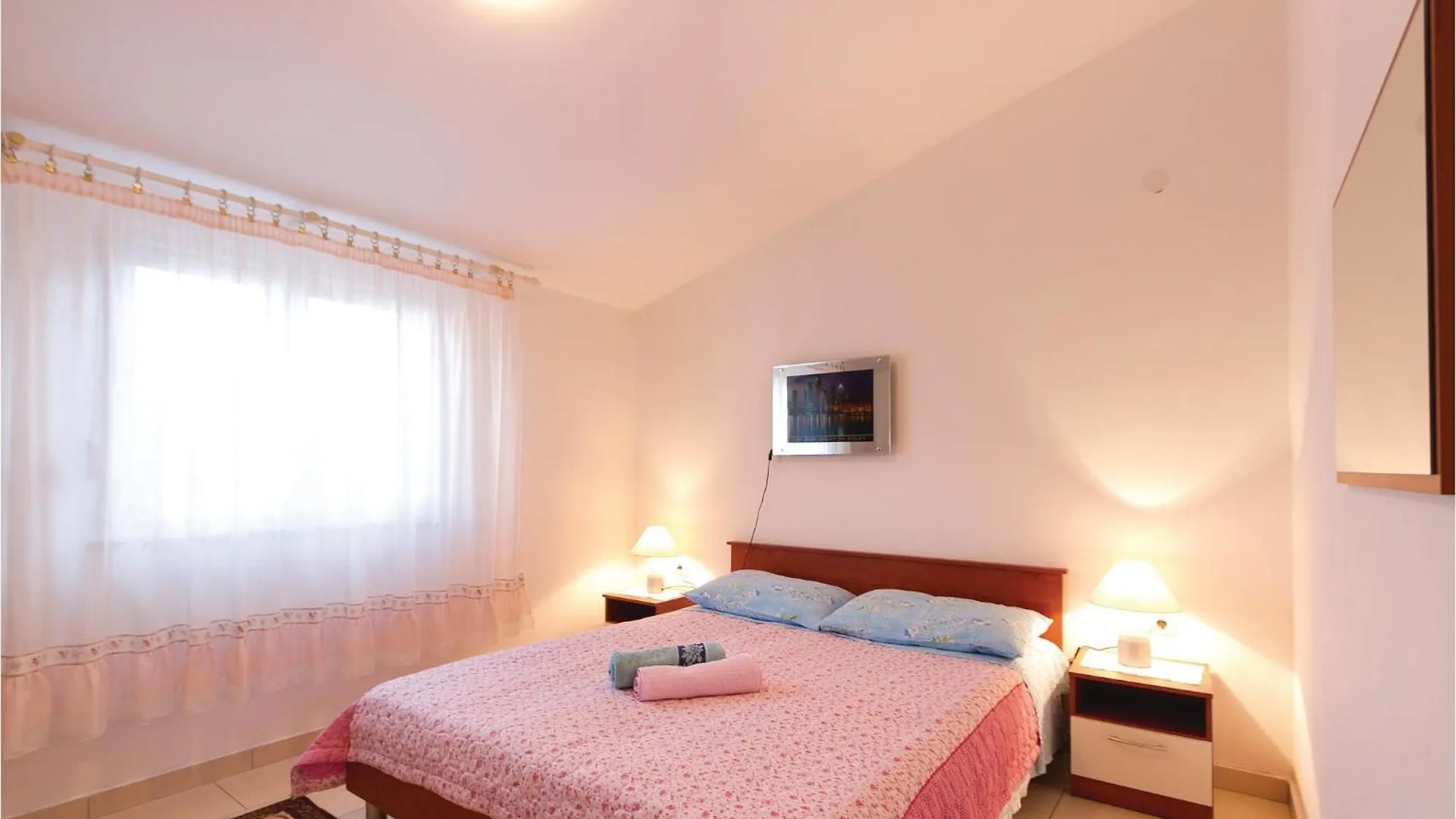 Сasa de vacaciones Gorgeous Home In Vodnjan With Jacuzzi