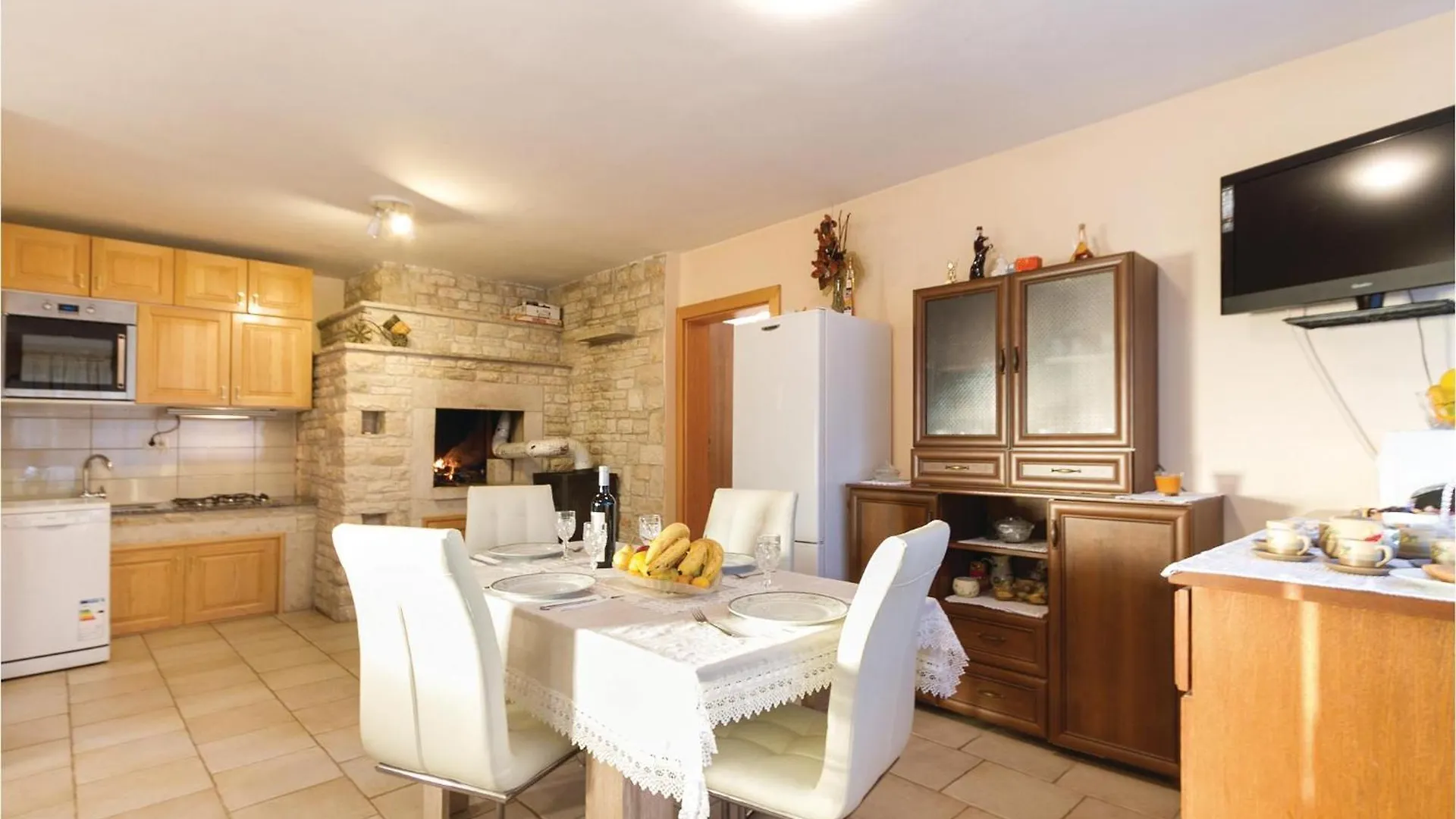 Gorgeous Home In Vodnjan With Jacuzzi