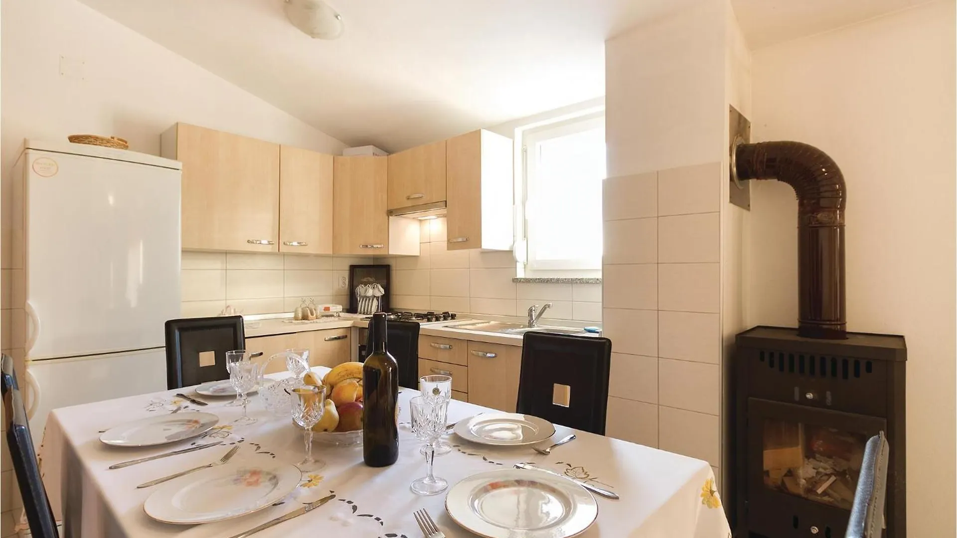 Gorgeous Home In Vodnjan With Jacuzzi Сasa de vacaciones