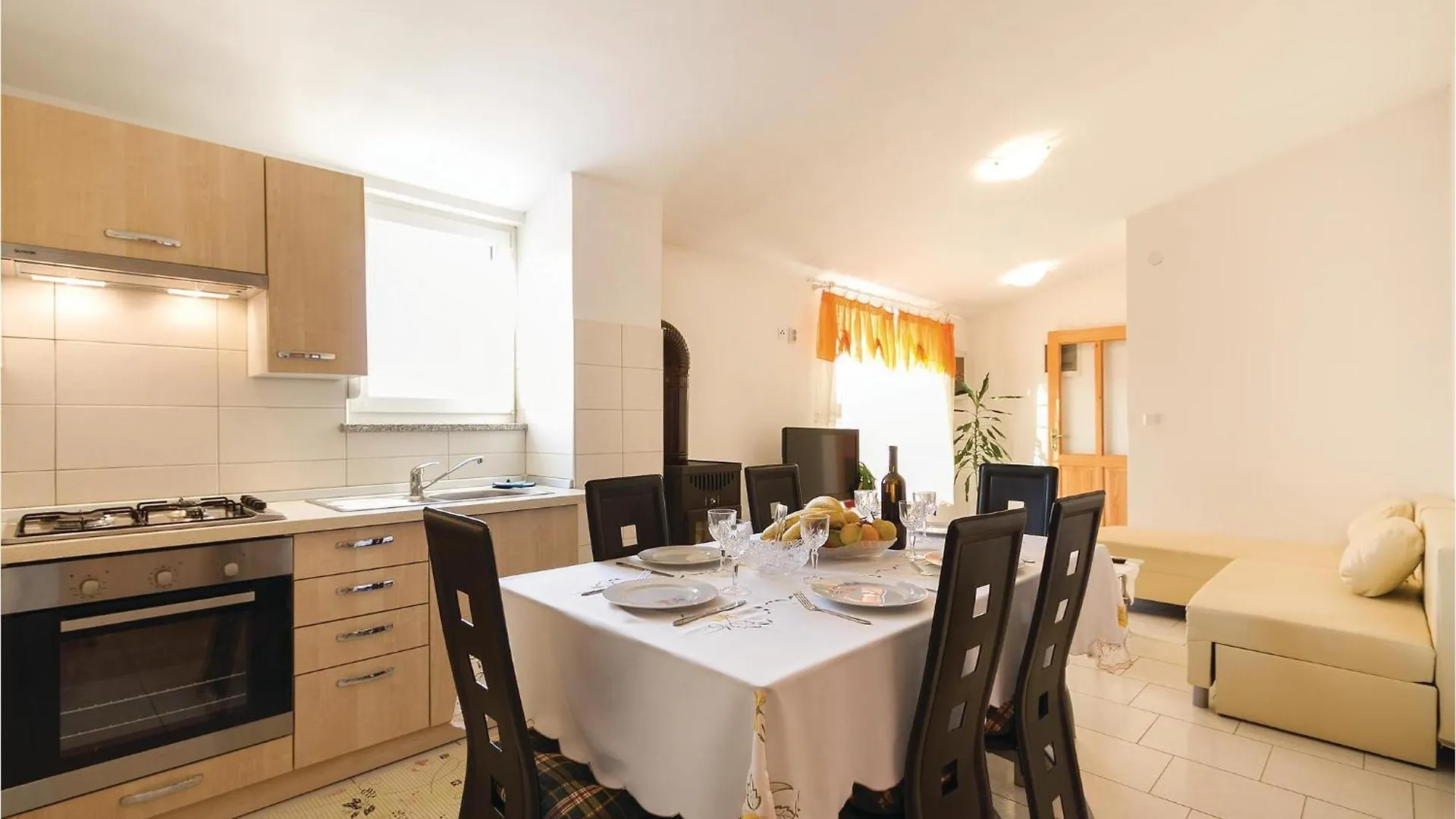 Gorgeous Home In Vodnjan With Jacuzzi