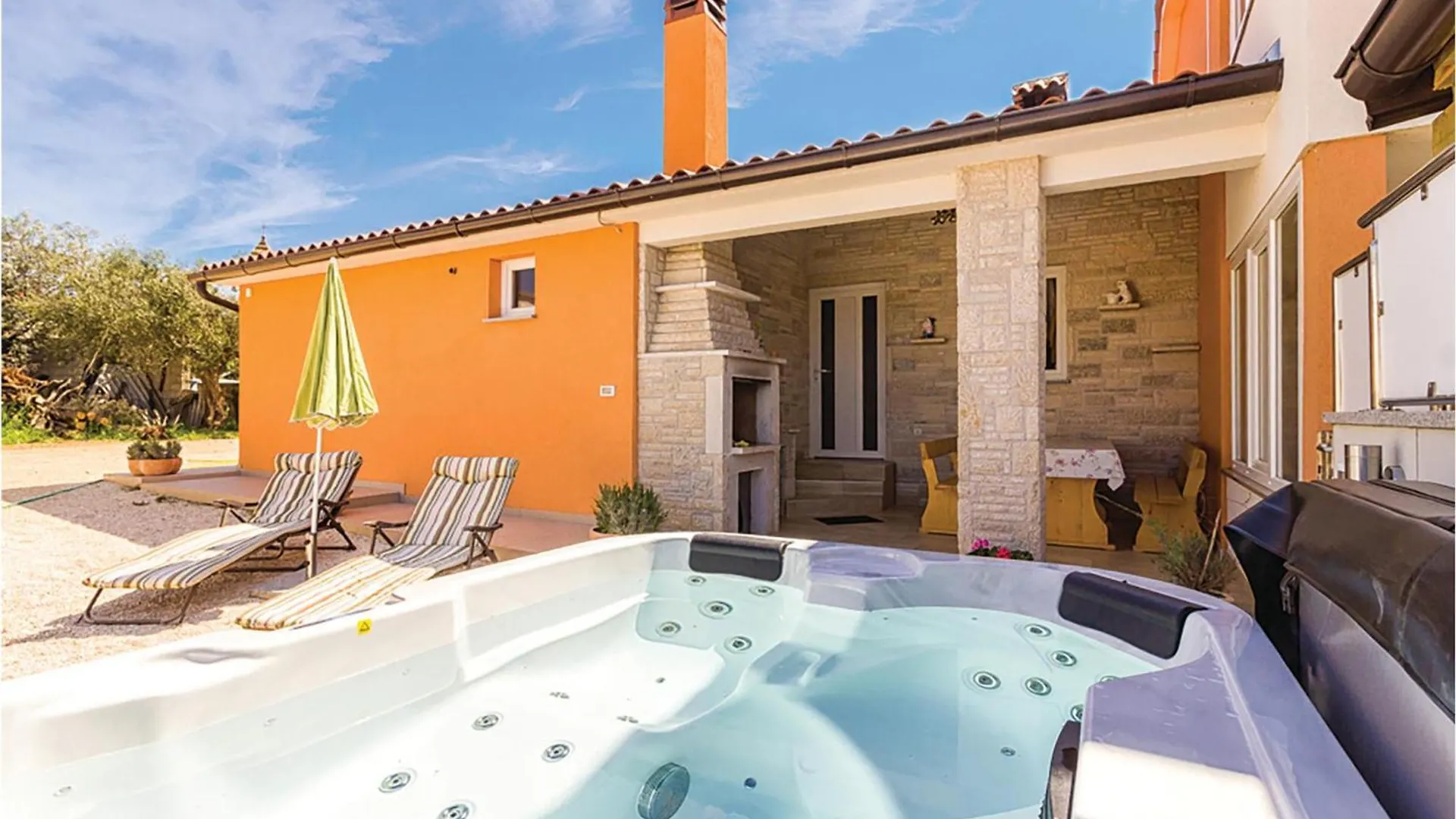 Gorgeous Home In Vodnjan With Jacuzzi