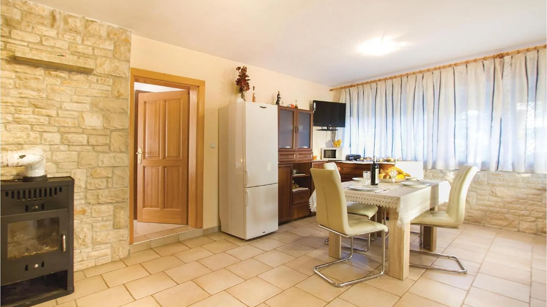 Gorgeous Home In Vodnjan With Jacuzzi Croacia