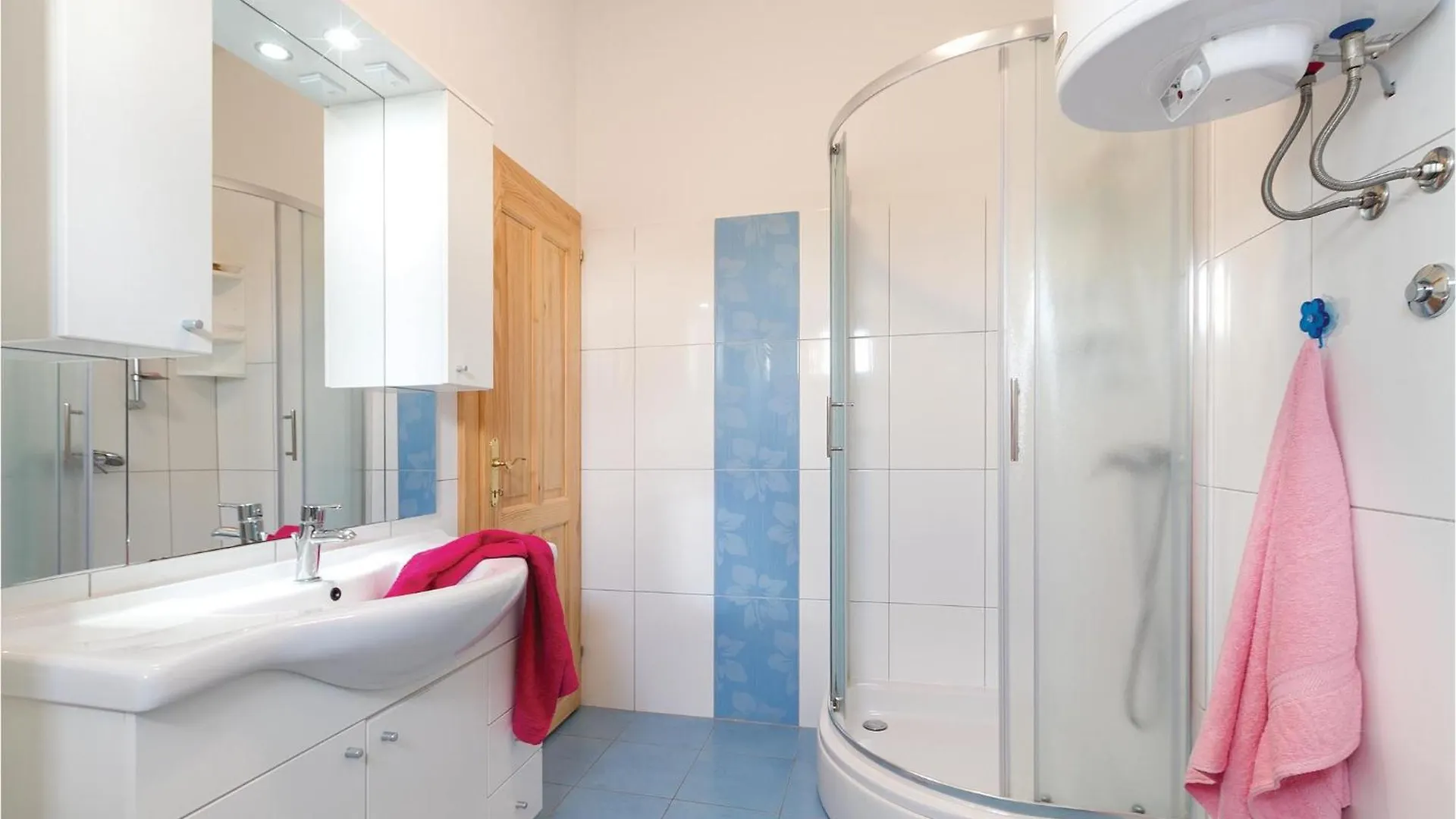 Gorgeous Home In Vodnjan With Jacuzzi Сasa de vacaciones