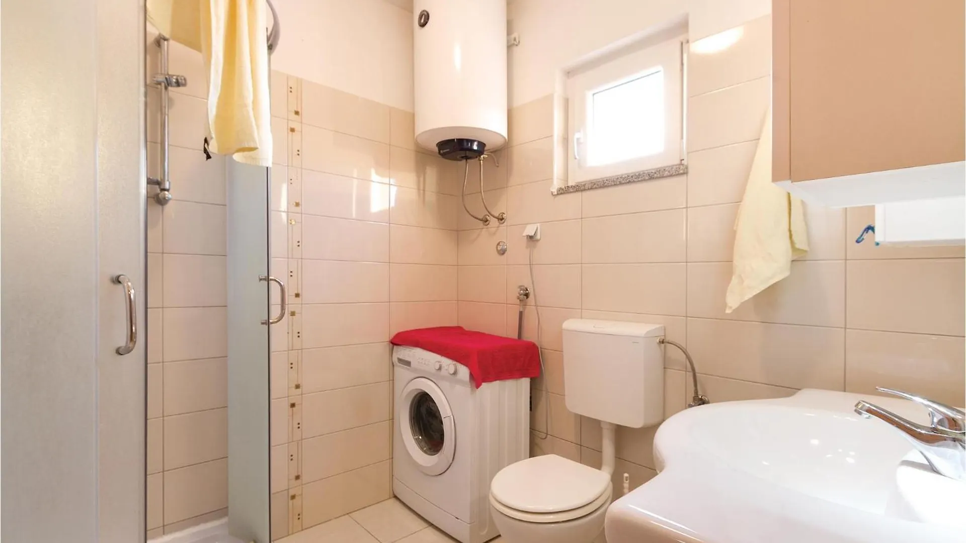 Сasa de vacaciones Gorgeous Home In Vodnjan With Jacuzzi